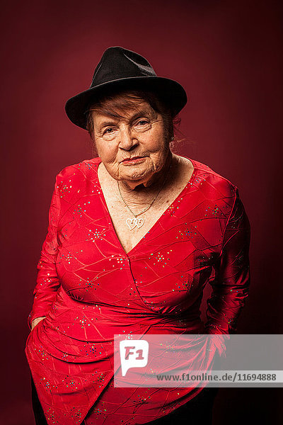 Porträt einer älteren Frau mit einem Filzhut