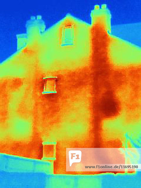 Wärmebild des Hauses und der Schornsteine