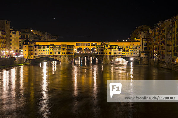 Italien  Florenz  Ponte Vecchio bei Nacht