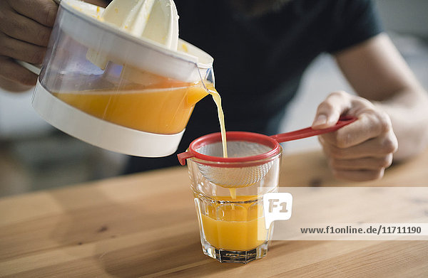 Filtering fresh orange juice