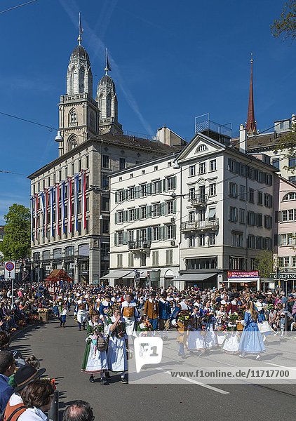 Trachtenumzug der Zünfte Sechseläuten Frühlingsfest Zürich Kanton Zürich Schweiz Europa