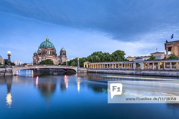 Evening mood at Spree and cathedral  Museumsinsel  Berlin-Mitte  Berlin  Germany  Europe