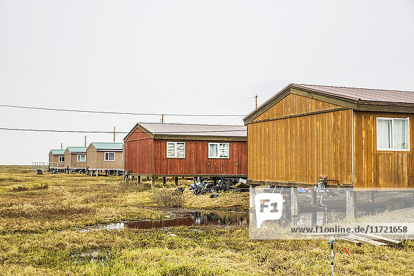 Rustikale Häuser im Dorf Nuiqsut am North Slope  Arctic Alaska  USA