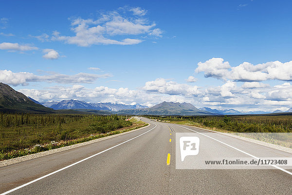 Broad Pass  George Parks Highway  Alaska Range  Interior Alaska In Summertime; Alaska  United States Of America'.