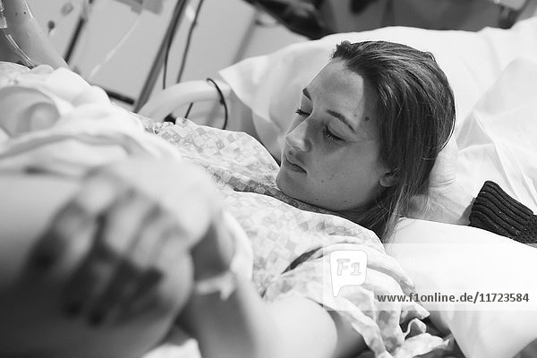 'A pregnant woman in a hospital bed during labour; Oregon  United States of America'