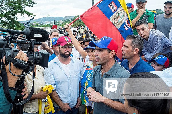 Miranda state governor and political leader Henrique Capriles Radonsky speaks to demonstrators on the freeway. Venezuelan citizens  opposed to the government of Nicolas Maduro  stayed for 12 hours in the 'Gran Plantón' of the distributor Altamira  on the highway Francisco Fajardo. May  15  2017.