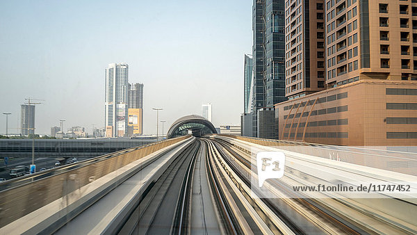 Metro-Trasse zur Innenstadt von Dubai  Vereinigte Arabische Emirate