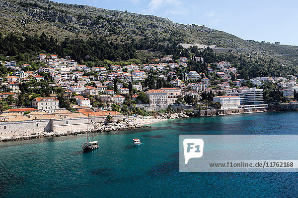 Blick auf Boote und Uferpromenade  Dubrovnik  Kroatien