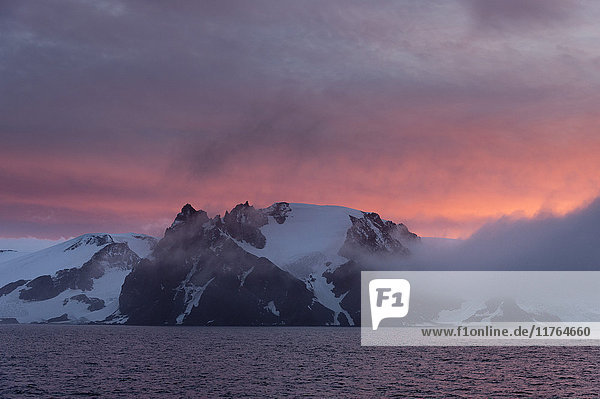 English Strait bei Sonnenuntergang  Antarktis  Polarregionen
