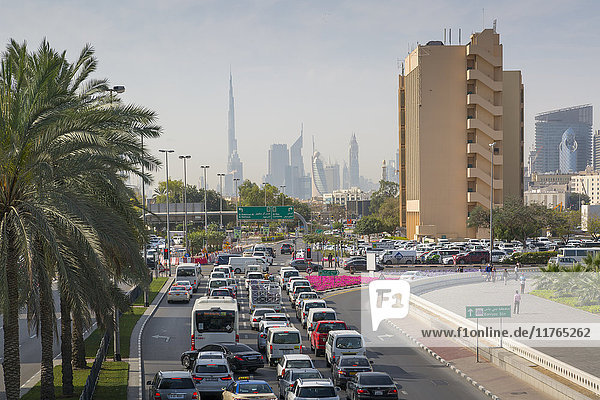 Blick auf den Burj Khalifa und das Stadtzentrum vom Union Square  Deira  Dubai  Vereinigte Arabische Emirate  Naher Osten