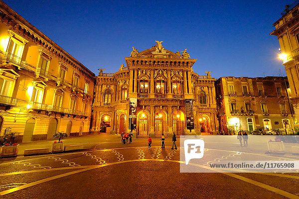 Piazza Vincenzo Bellini und Teatro Massimo Bellini Opernhaus  Catania  Sizilien  Italien  Europa