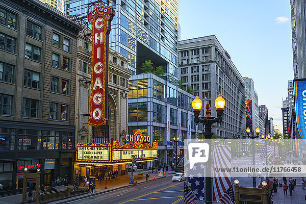 Das Chicago Theatre in der North State Street  Chicago  Illinois  Vereinigte Staaten von Amerika  Nordamerika