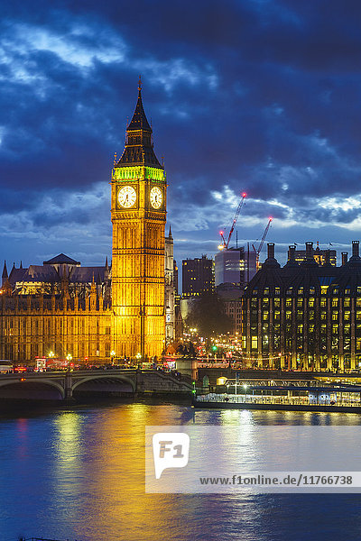 Big Ben (the Elizabeth Tower) and Westminster Bridge at dusk  London  England  United Kingdom  Europe