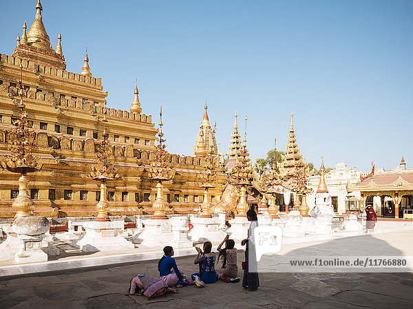 Shwezigon Pagoda Nyaung-U near Bagan (Pagan) Mandalay Region Myanmar (Burma) Asia