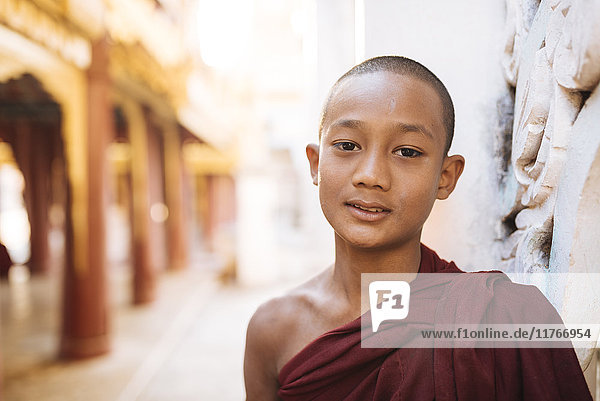 Junger buddhistischer Mönch  Bagan (Pagan)  Region Mandalay  Myanmar (Birma)  Asien