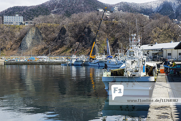 Bootshafen für Besucherboote im Shiretoko-Nationalpark  UNESCO-Weltkulturerbe  Hokkaido  Japan  Asien