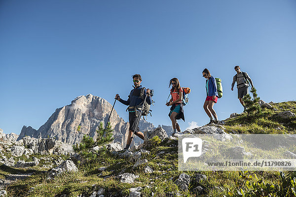Italien  Freunde Trekking in den Dolomiten