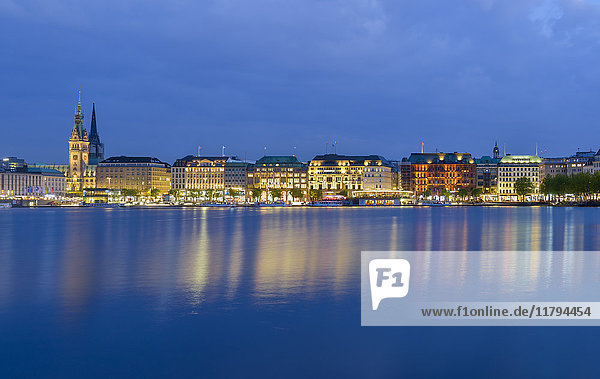 Germany  hamburg  Binnenalster  View of the city in the evening