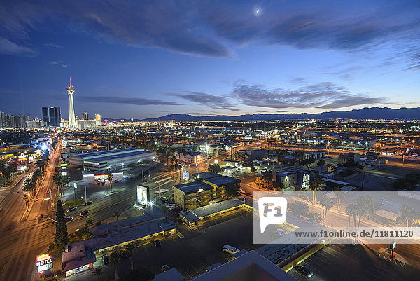 Stadtbild bei Sonnenuntergang  Las Vegas  Nevada  Vereinigte Staaten