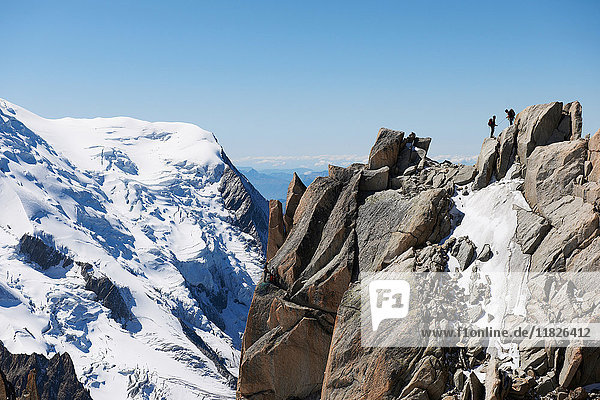 Bergsteiger auf dem Gipfel  Chamonix  Haute Savoie  Frankreich
