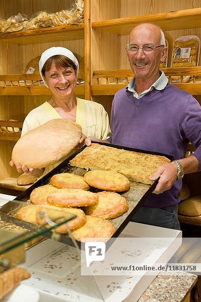 Menschen in einer Bäckerei