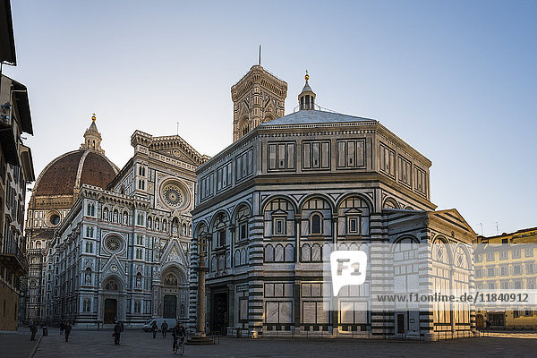 Kathedrale Santa Maria del Fiore und Battistero San Giovanni bei Sonnenaufgang  UNESCO-Weltkulturerbe  Florenz  Toskana  Italien  Europa