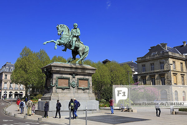 Statue von Napoleon  Hotel De Ville Rouen  Normandie  Frankreich  Europa