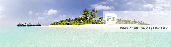 Panoramablick auf die tropische Insel Dhuni Kolhu  Baa Atoll  Republik Malediven  Indischer Ozean  Asien