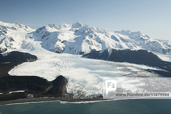 'Schneebedeckte Berge der Fairweather Range  Glacier Bay National Park  Golf von Alaska; Alaska  Vereinigte Staaten von Amerika'.