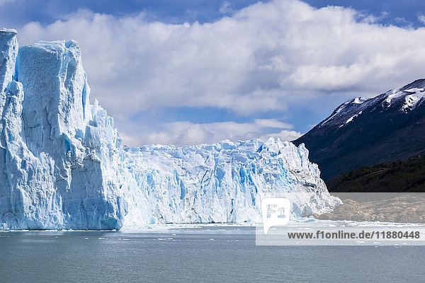 Perito-Moreno-Gletscher im Los-Glaciares-Nationalpark im argentinischen Patagonien  in der Nähe von El Calafate; Provinz Santa Cruz  Argentinien'.