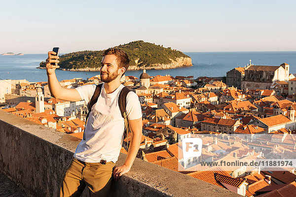 Man taking selfie  Dubrovnik  Dubrovacko-Neretvanska  Croatia  Europe