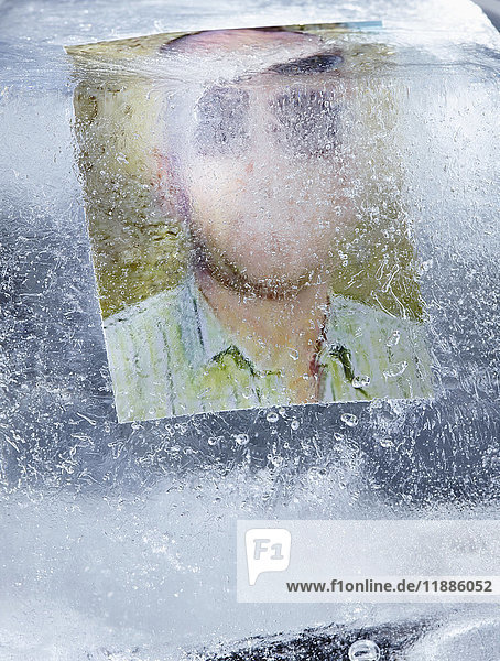 Foto des Menschen im Eis