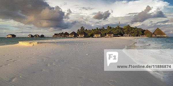 Weiße Sandbank in Lagune  Insel Gangehi  Ari-Atoll  Indischer Ozean  Malediven  Asien