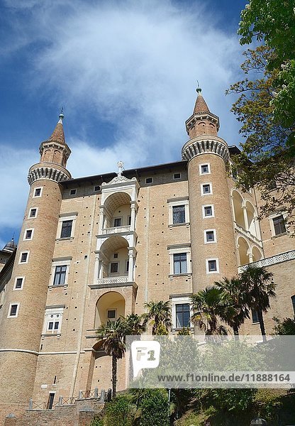 Fassade des Palazzo Ducale Urbino Region Marken Italien Europa