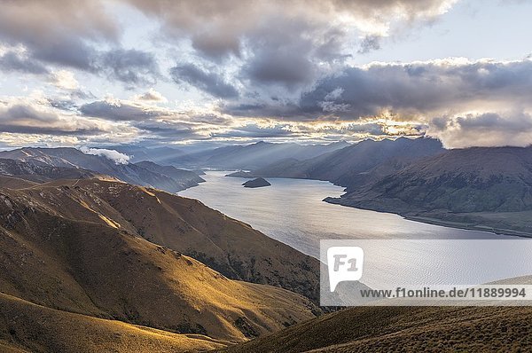 Sunset  dramatic atmosphere  Lake Wanaka and mountain panorama  View from Isthmus Peak Track  Otago  South Island  New Zealand  Oceania