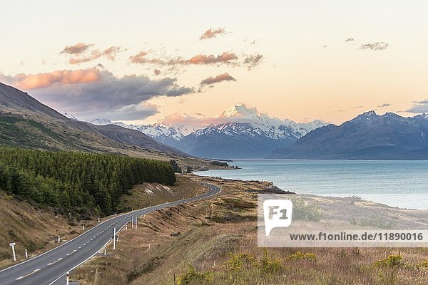 Road with view of Mount Cook  sunset  Lake Pukaki  Mount Cook National Park  Southern Alps  Canterbury  South Island  New Zealand  Oceania