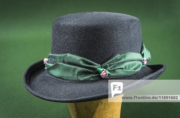 Kompletter Wollfilzhalt  Sissi Hut  mit Hutband  florale Verzierung  Hutmacher  Bad Aussee  Steiermark  Österreich  Europa