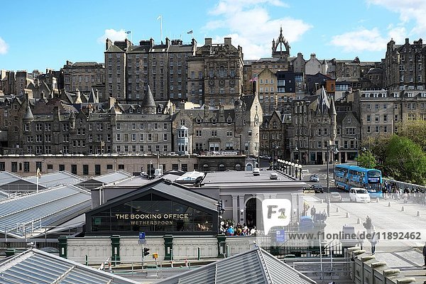 Altstadt  vor dem Bahnhof  Edinburgh  Schottland  Vereinigtes Königreich  Europa