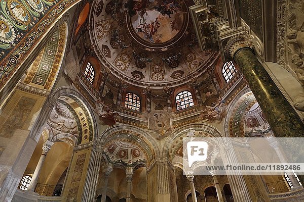 Kuppel mit Mosaiken  Basilika San Vitale  Basilika San Vitale  Ravenna  Emilia-Romagna  Italien  Europa