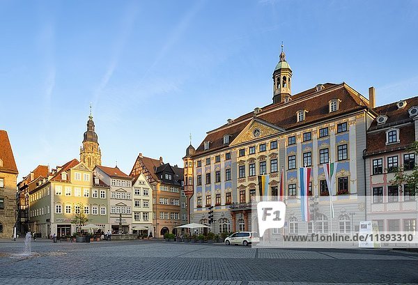 Rathaus am Marktplatz mit Kirche St. Moritz  Coburg  Oberfranken  Franken  Bayern  Deutschland  Europa