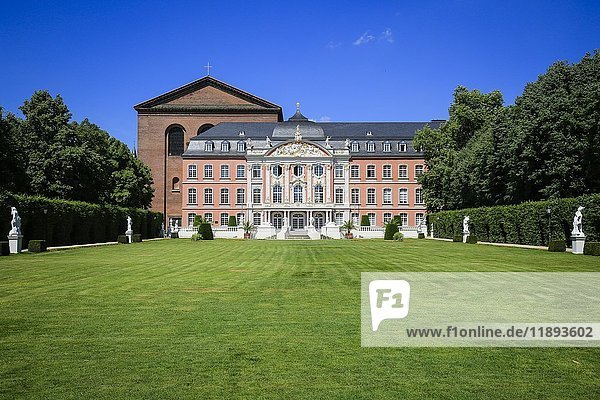 Kurfürstliches Palais  Palastgarten  Trier  Rheinland-Pfalz  Deutschland  Europa