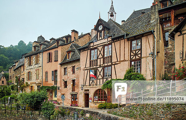 Frankreich Midi-Pyrenäen Aveyron  Dorf Conques