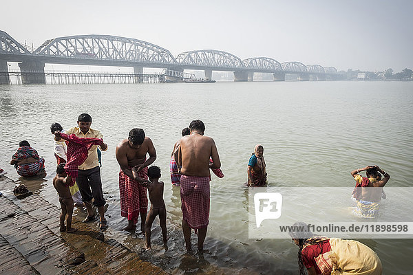 Indien  Westbengalen  Kolkata  Hughli-Fluss  Alltagsleben