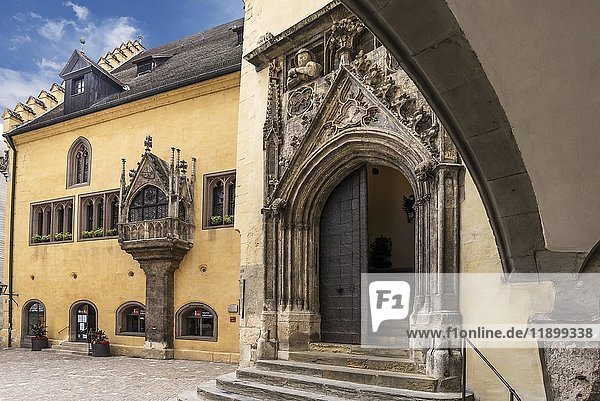 Altes Rathaus  rechts das Eingangsportal zum Reichssaal  Regensburg  Oberpfalz  Bayern  Deutschland  Europa