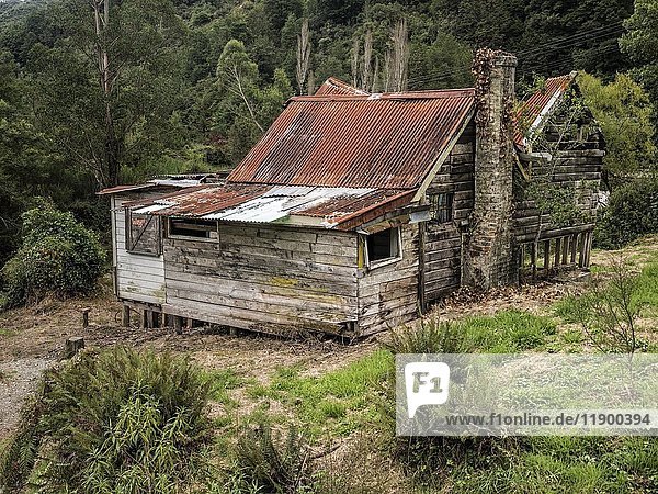Verfallenes Haus  Lewis Pass Highway  Westküste  Südinsel  Neuseeland  Ozeanien