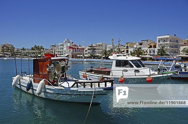 Fischerboote im Hafen von Sitia Regionaler Bezirk von Lasithi  Ostkreta  Griechenland  Europa