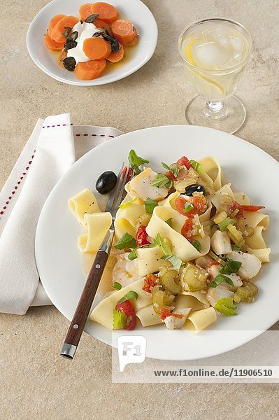 Pappardelle mit Kabeljau  Tomaten und Oliven