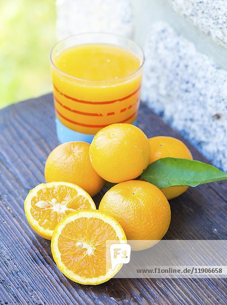 Orangensaft  gepresst aus frisch gepflückten portugiesischen Amall-Orangen