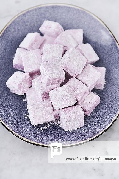Selbstgemachte süße Marshmallows im Quadrat