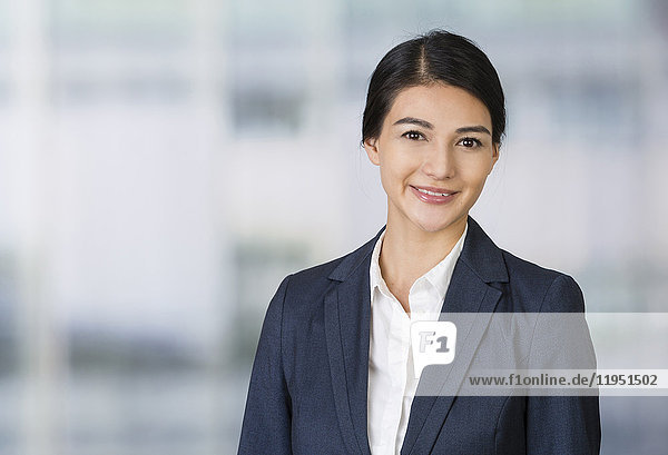 Porträt einer lächelnden Geschäftsfrau